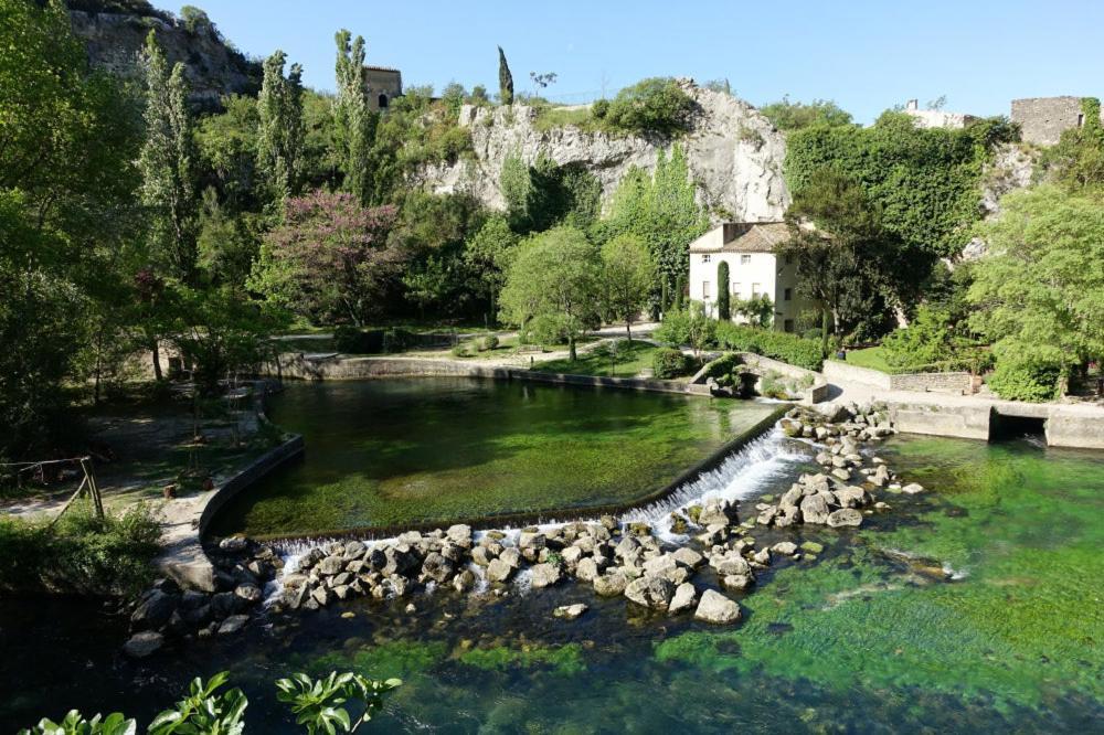 Le Mas De Guiguite Mezoargues Exterior photo