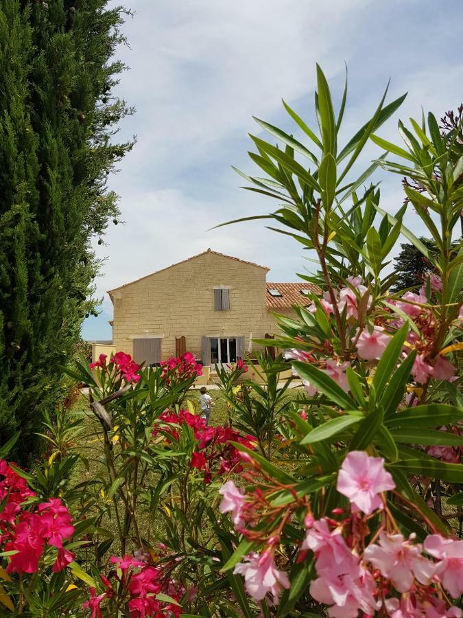 Le Mas De Guiguite Mezoargues Exterior photo
